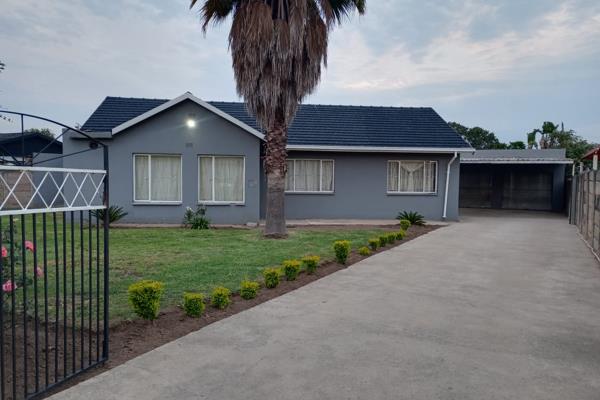 Charming 3-Bedroom, 1-Bathroom Home with Cottage in Boksburg

3 Spacious Bedrooms: All built-in cupboards, designed for relaxation ...