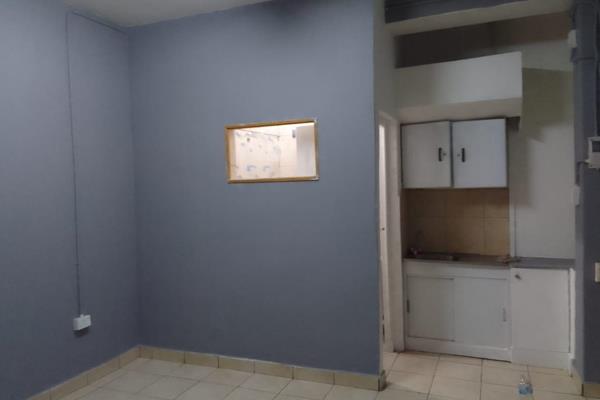 Ground floor Bachelor flat Available – IMMEDIATE
Rental: R2080 per month
Has own private ...