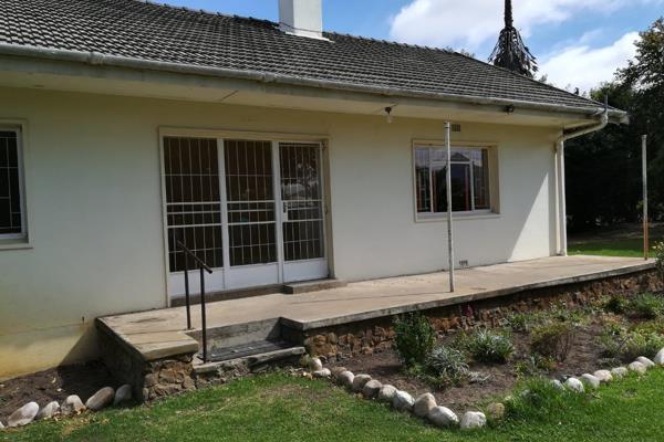 3 Bedroom house to rent 

+ - 15Km outside Worcester (Goudiniweg)

3 Bedrooms 

1 Bathroom (Bath and shower)

Lounge ...