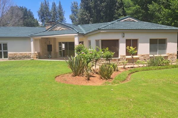 3 Bedrooms.
Outside Braai room.
Garage.
Spacious Garden, running into the vineyard.
Airconditioning.