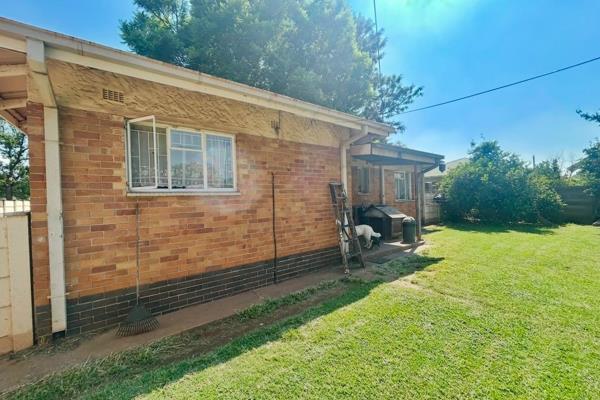 Neatly maintained 3 bedroom house nestled away in the serene side of Vanderbijlpark CW6. Ideal family home, perfect for first time home ...