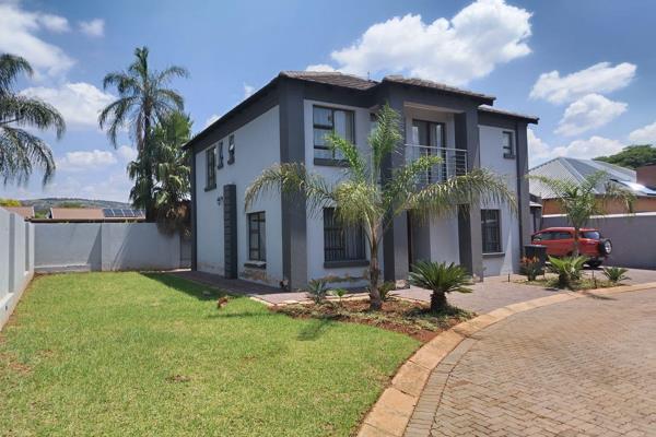 The upstairs of this of this house comes with 4 spacious bedrooms and 4 bathrooms, with 3 of the bedrooms having en-suites bathrooms. ...