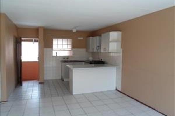 3 bedrooms
1 bathroom 
Open plan kitchen lounge area
Pool in complex
Prepaid electricity


Availability: 2025-03-01