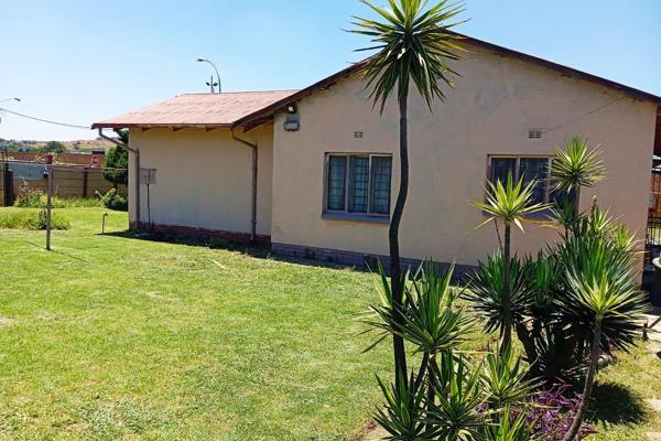 This well-positioned family home in Cruywagen Park, Germiston, sits on a large ...