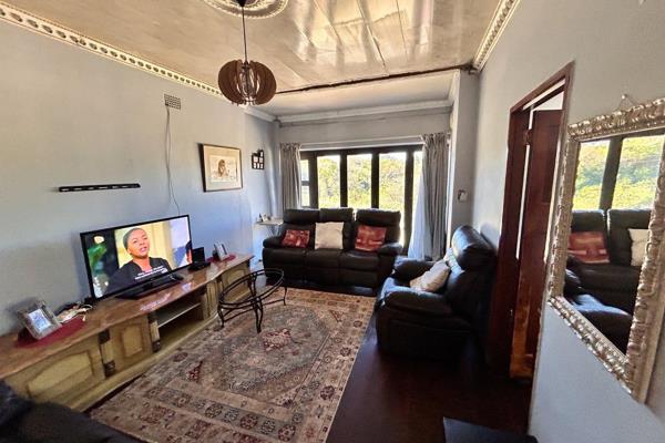 Corner Property and centrally located.

This 3 bedroom family home.

Consists ...