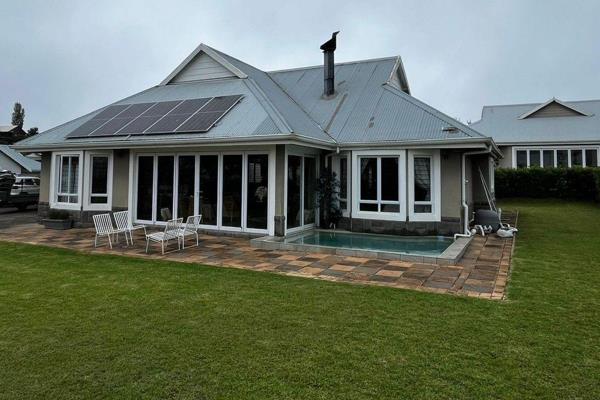 Modern 3 bedroom home in Country Estate with 2 full bathrooms, lounge with gas ...