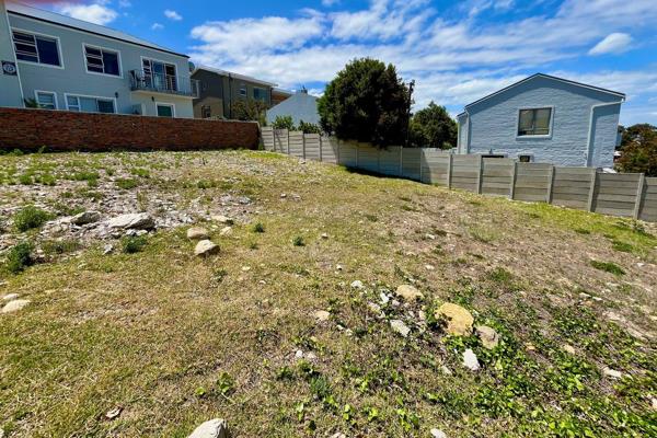 With a few vacant land still available in Onrus, this is a good investment opportunity to secure a prime piece of land next to the ...