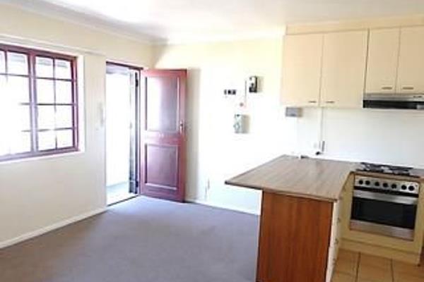 This 1-bedroom apartment is located in a gated complex in Durbanville Central and is near to the local schools and shopping centres. ...