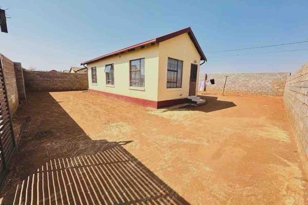 3 bedroom house for sale in Bram Fisherville

Stunning property situated in ext 12 ...