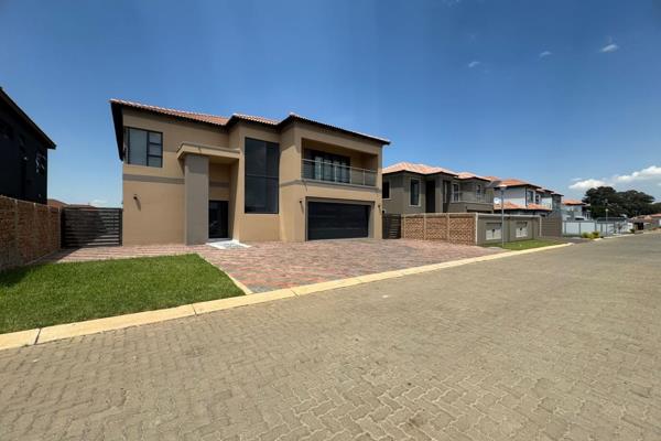 4 Bedroom double storey house available for-sale by the parks, parklands estates

Should ...