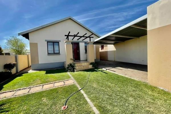 Townhouse for sale 
Tasbetpark. Witbank 
R700 000

2 bedrooms 
2 bathrooms 
Kitchen 
Lounge 
1 Californian garage

Interested call or ...