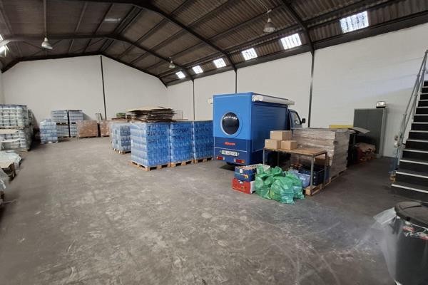 Warehouse to lease on Stella Road allowing good access onto both the N1 and N2 highways. Within walking distance to essential amneties.



Key features include:
- 4m Jack knife door
- 4.5m Eaves
- Good natural light
- 60 amp 3 ...