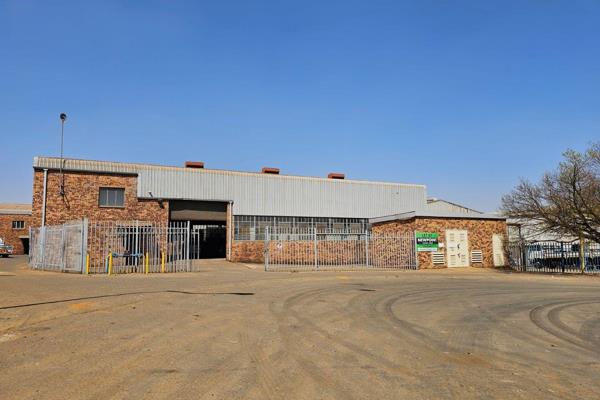 This 500m2 factory space in Wadeville is ideal for a range of industrial uses. The ...