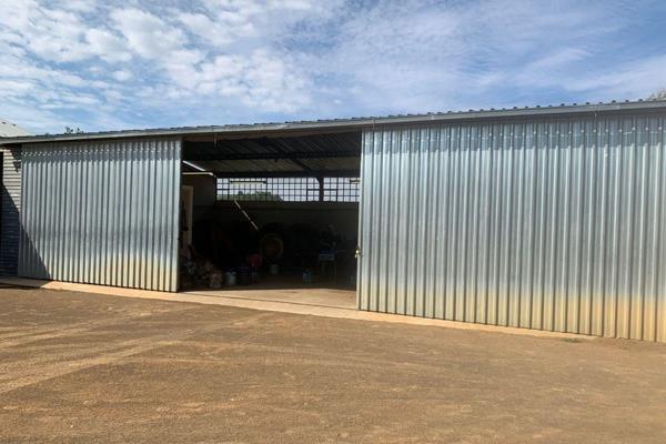 Compact warehouse available for rent in Bainsvlei. 
Open space interior with steel sliding doors for convenient entry. 
Monthly billing ...