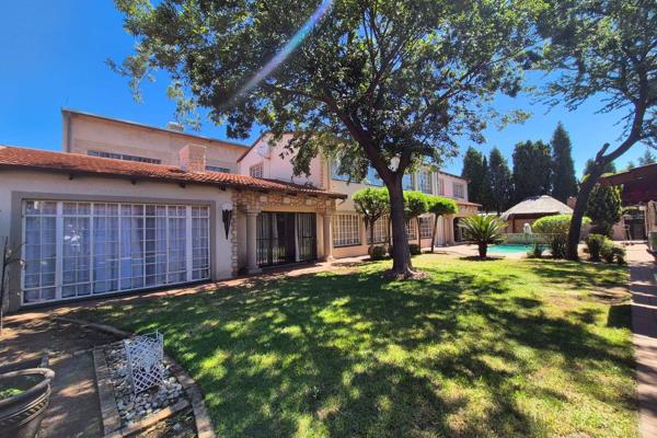 This double storey beauty oozes character and will impress with its large rooms, central air conditioning, modern bathrooms, multiple ...