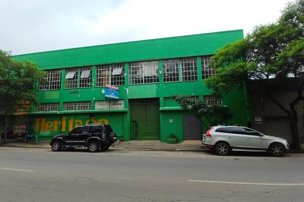 This multi-level industrial facility, measuring 3,000m2, is available for purchase. The ...