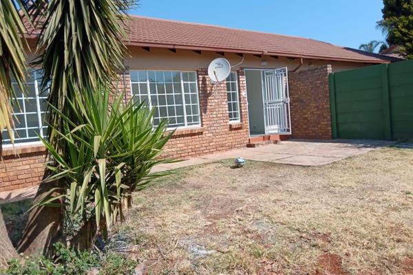 3 Bedroom, 1 Bathroom, Open Plan kitchen, Dining Room, Lounge, Garden, 2 Carports