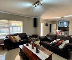 House for sale in Strand South