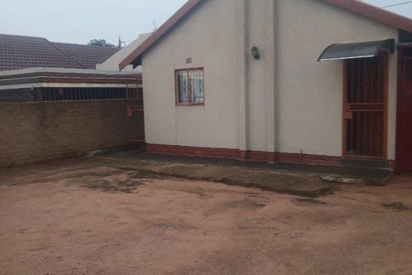 2-BEDROOM HOME FOR SALE

Selling Price: R550 000

Location: mabopane squre 

Property ...