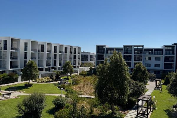 COASTLAND PROPERTIES
Modern 3-Bedroom Apartment for Sale in Paardevlei Estate

Experience luxury living in the heart of Paardevlei ...