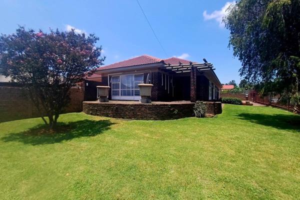 Do not miss out on this gorgeous family home 

This  family home offers you 

5 ...