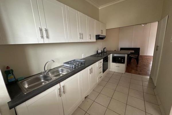 3 Bed flat in 10th Avenue, Summerstrand

2 X Single bedrooms available @ R4350 each.
Each have new single beds and a desk and chair ...