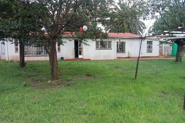 Small holding property for sale at Elandsfontein Alberton along nettleton road.