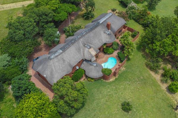 This exceptional 1-hectare property in the sought-after suburb of Mnandi offers an incredible combination of space, comfort, and ...