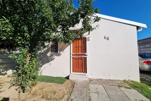 Basic enclosed 2 bed house located in township area of Kleinbegin in Kraaifontein. ...