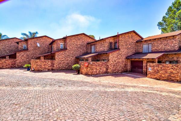 Presenting a distinguished 5-bedroom, 2-bathroom residence in the highly coveted Randpark Ridge area. This exceptional home offers both ...