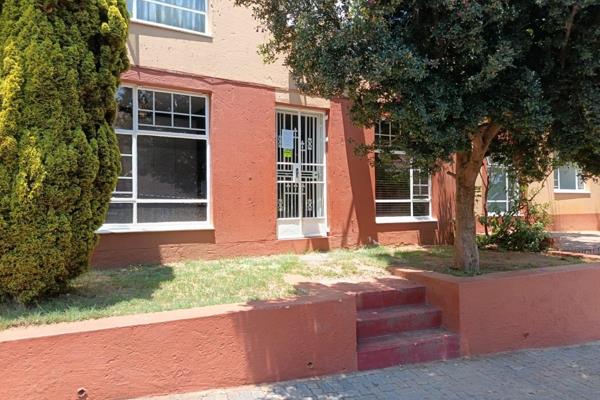 Insolvent 3 Bedroom Apartment for sale in SS TERRACE HILL II, Weltevredenpark Ext 76, Roodepoort, Gauteng.
-
Property is in a GOOD ...