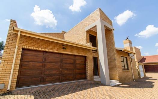 4 Bedroom Townhouse for sale in Meyersdal