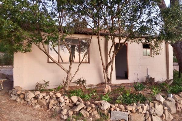 Welcome to this charming Cottage on a beautiful farm just outside Paarl! Perfect for a couple, this newly renovated home features ...