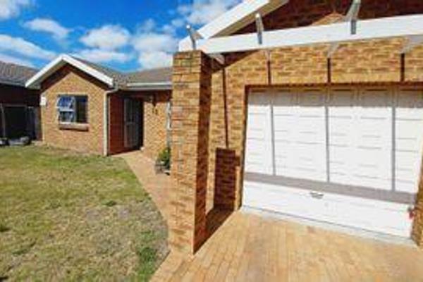 This property is in Annadale, Kuilsriver and is near to the local schools and shopping centres in the area.

The property offers the ...