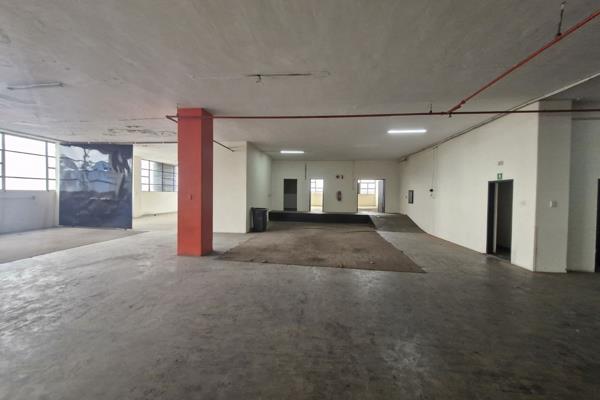 This well-maintained 1,140m2 industrial warehouse in Wynberg, Sandton, offers a ...