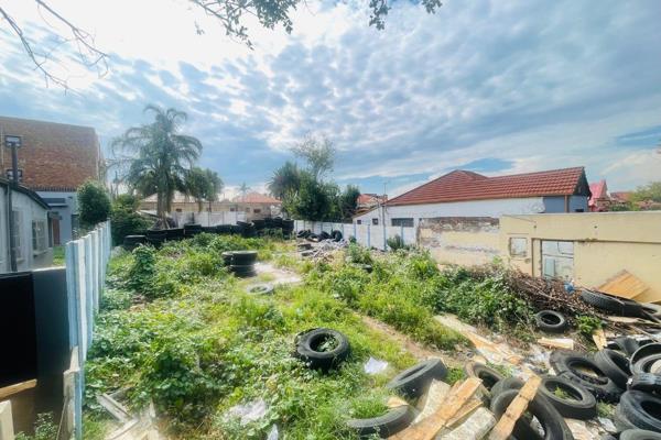 Vacant Land – Perfect for Your Dream Project

Located in a desirable and peaceful area, this 495-square-meter vacant land presents an ...