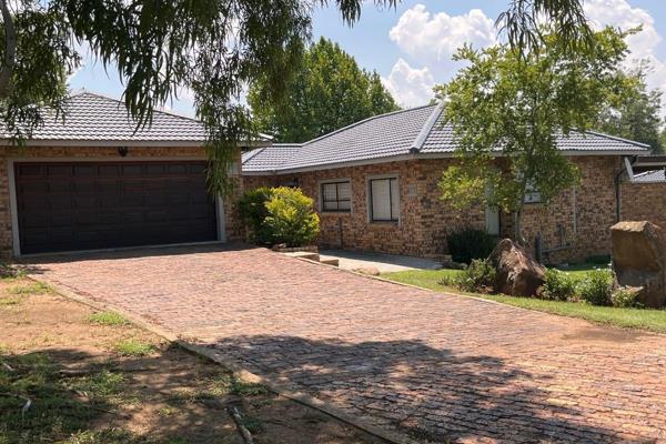 Are you&#39;re looking for a relaxing getaway or a permanent residence close to the Vaal Dam !!
Look no further as this is in the ...