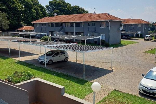 stunning Two bedroom town house available in Wood-lake Glen Marais 
-This property consists of the following
-2 Bedrooms with BIC 
-One ...