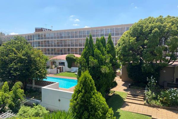 LOCK UP &amp; GO 

It’s an outa Jo’burg experience in a vibey well positioned complex. 
This spacious one bed apartment is situated ...