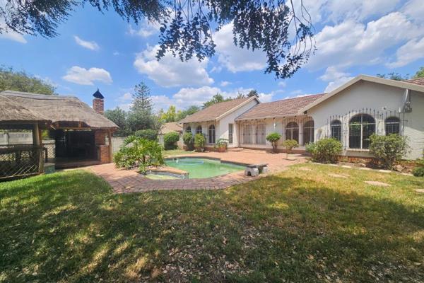 Nestled in the tranquil, boomed-off community of Bloubosrand, this impeccably designed 3-bedroom, 2.5-bathroom home blends contemporary ...