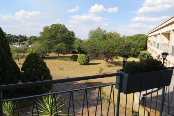 Prime Location Monument Krugersdorp opposite Anthos Shopping center.
This spacious north facing home has 3 large bedrooms and two ...