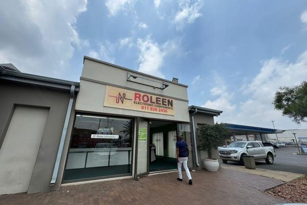 Situated at the prime intersection of North Rand and Rondebult Road, this 93.8m2 retail ...