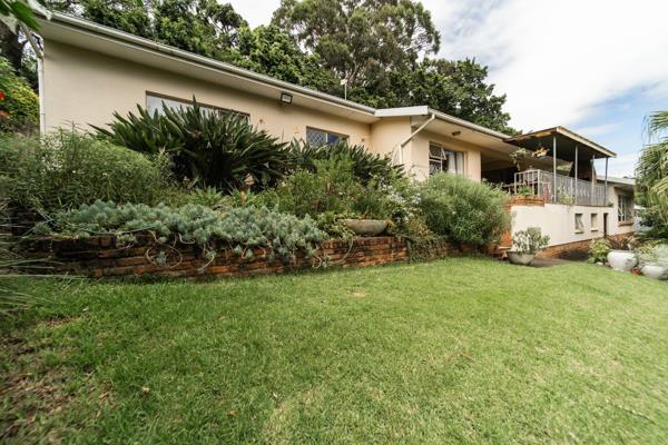 Charming &amp; Neat 3-Bedroom Home with Flatlet and Double Garage
This well-maintained 3-bedroom, 2-bathroom home offers the perfect ...