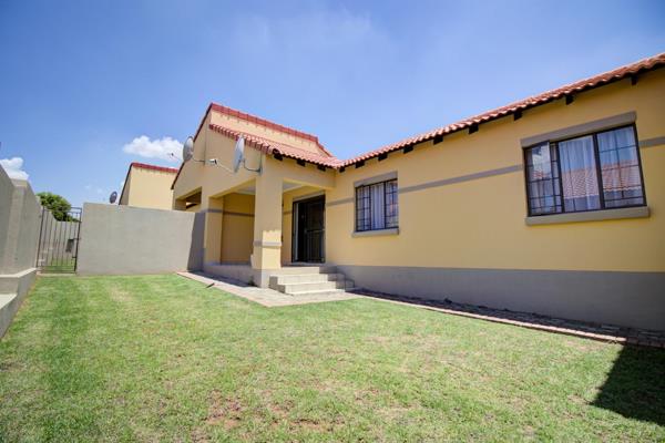 This Gem of a townhouse is situated in the very sought after Mooikloof Ridge Estate. This property offers you a very nice open plan ...