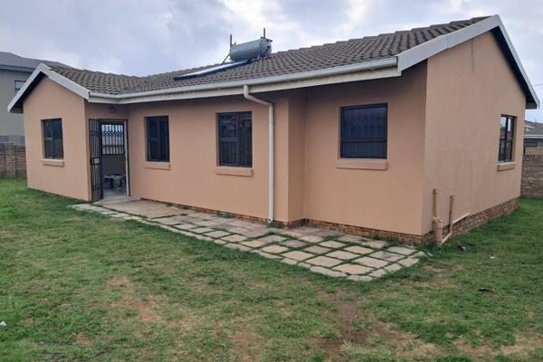 Cosy 3 bedroom, 2 bathroom house for sale in Chief A Luthuli Park.
This house offers the following features:
3 Bedrooms 
2 ...