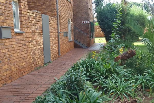 Location: Secure complex in the heart of Clubview

2 Spacious Bedrooms 
1 Bathroom
Kitchen
Open-plan  lounge, and dining area
1 Carport ...