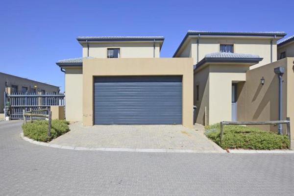 Modern Family Living in Secure Complex in Parklands
This stunning 3-bedroom, 2-bathroom double-story townhouse in a small, secure ...