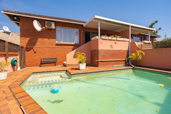 It offers the buyer a lock up garage as well as two additional parking bays. 

An outside laundry, swimming pool and undercover patio ...