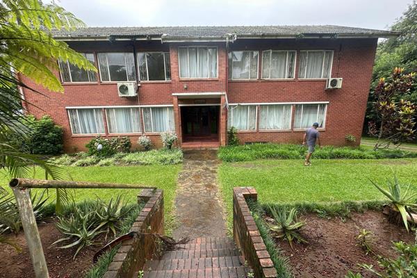 Situated a stones throw away from Eshowe Junior School and a 5 minute drive from the town, this neat, well maintained and fully tiled ...