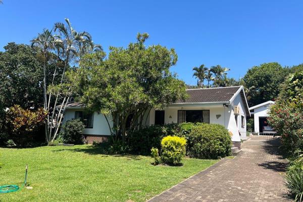 SOLE MANDATE: This charming 3-bedroom, 2-bathroom house in Scottburgh South offers the perfect blend of comfort and coastal living.  ...